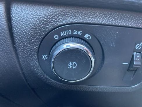 Used 2018 Chevrolet Cruze LT w/ Convenience Package image 15