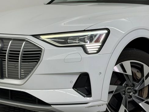Used 2022 Audi e-tron Premium Plus w/ Premium Plus Package image 10