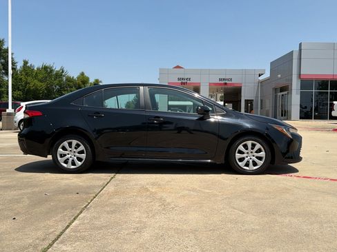 Used 2024 Toyota Corolla LE FWD image 8