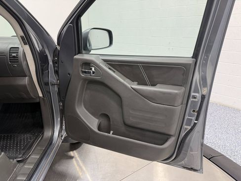 Used 2020 Nissan Frontier PRO-4X w/ Pro-4x Utility Package image 36