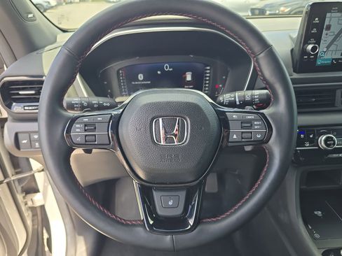 Certified 2025 Honda Pilot Black Edition image 27