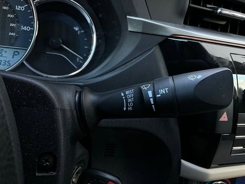 Used 2015 Toyota Corolla LE image 30