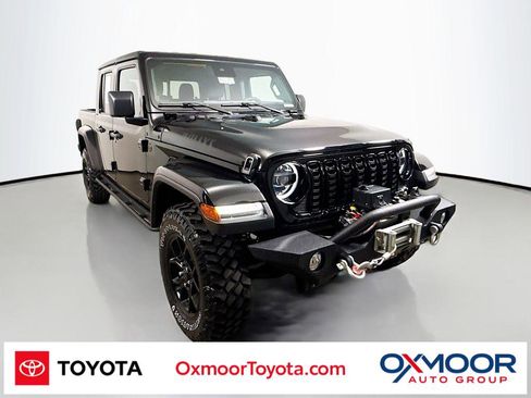 Used 2024 Jeep Gladiator Sport AWD/4WD image 1