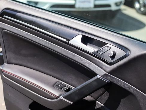 Used 2016 Volkswagen GTI SE image 38