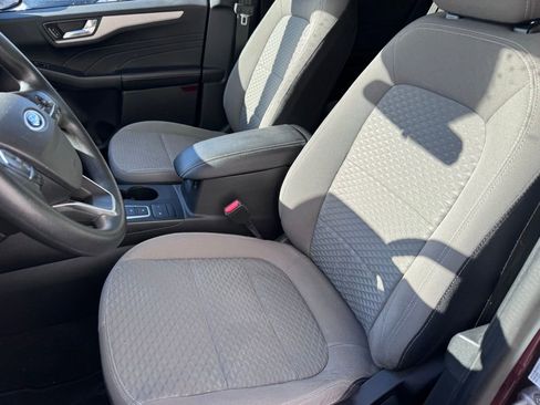 Certified 2021 Ford Escape SE image 9