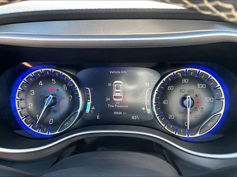 Used 2025 Chrysler Pacifica Select FWD image 17