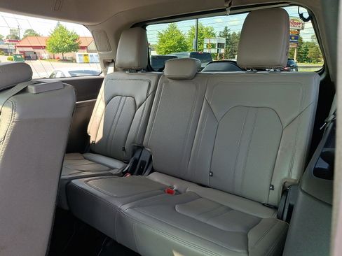 Used 2018 Ford Expedition Limited w/ Equipment Group 301A AWD/4WD image 11