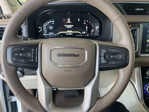 Used 2024 GMC Yukon XL Denali AWD/4WD image 9