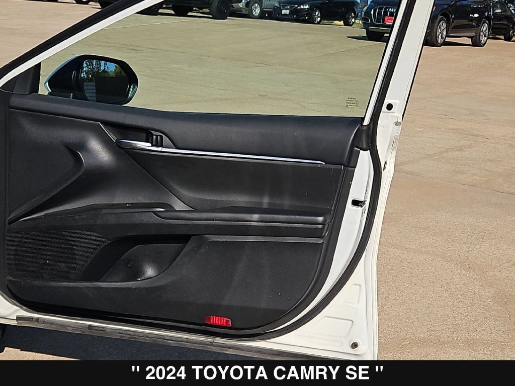 Used 2024 Toyota Camry SE FWD image 8