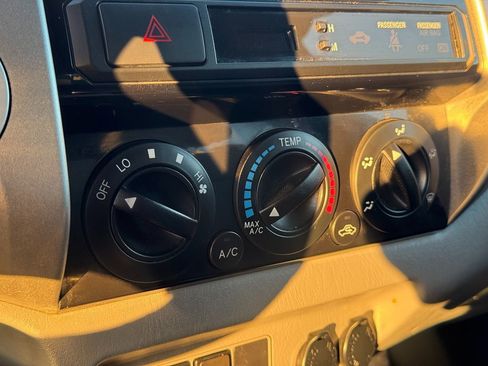 Used 2012 Toyota Tacoma 4x4 Double Cab image 38