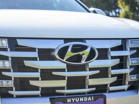 Used 2023 Hyundai Santa Cruz SEL w/ Activity Package FWD image 10