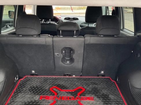 Used 2018 Jeep Renegade Altitude image 9