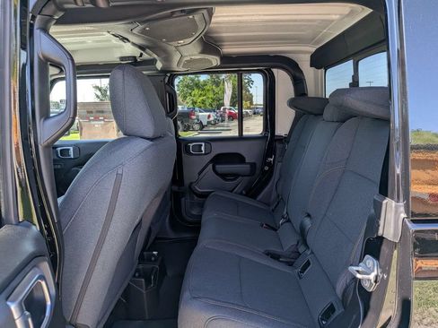 New 2026 Jeep Gladiator Sport AWD/4WD image 13