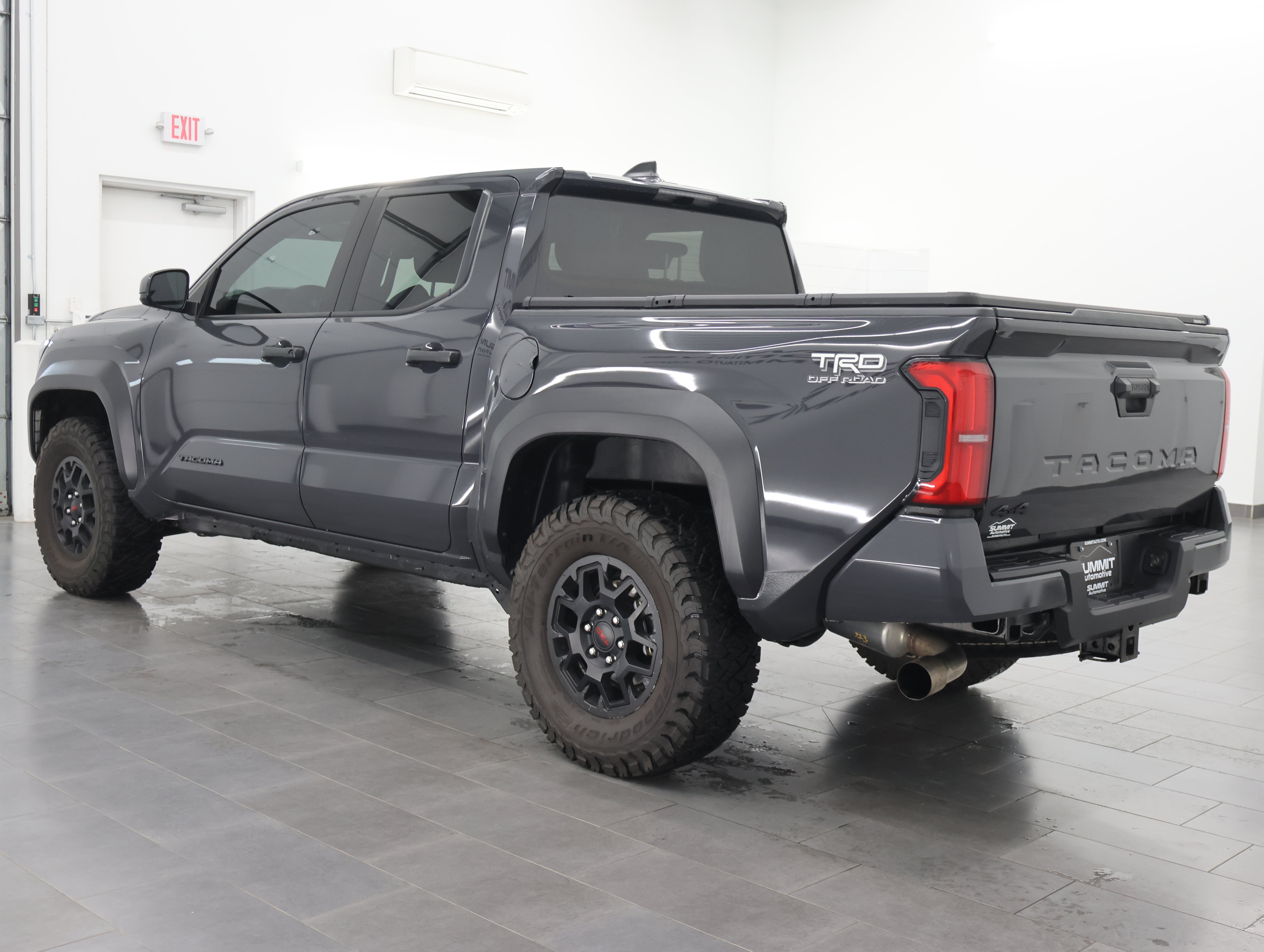 Used 2025 Toyota Tacoma TRD Off-Road AWD/4WD image 6