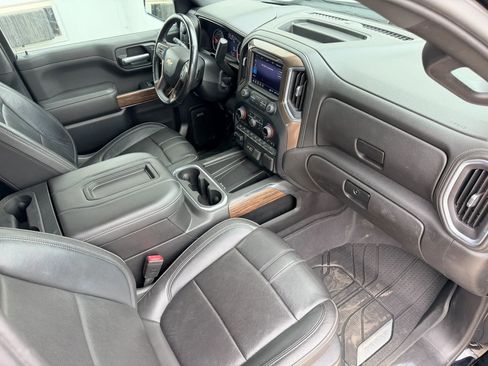 Used 2019 Chevrolet Silverado 1500 High Country w/ Technology Package AWD/4WD image 16