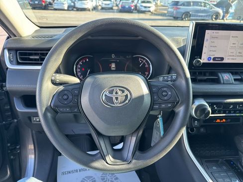 Used 2023 Toyota RAV4 LE AWD/4WD image 9