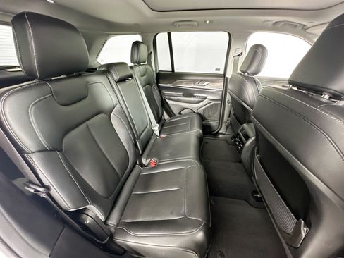 Used 2023 Jeep Grand Cherokee Limited RWD image 27
