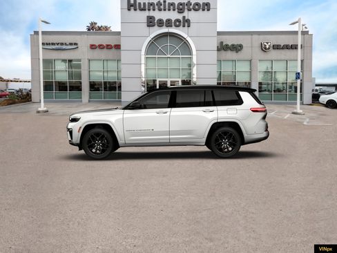 New 2026 Jeep Grand Cherokee L Summit w/ Obsidian Package image 3