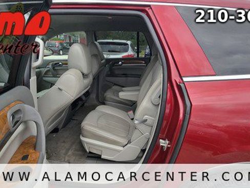 Used 2011 Buick Enclave CXL image 31