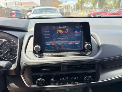 Used 2025 Nissan Rogue SV FWD image 8