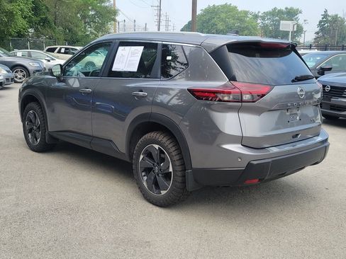 Used 2024 Nissan Rogue SV w/ SV Premium Package AWD/4WD image 3