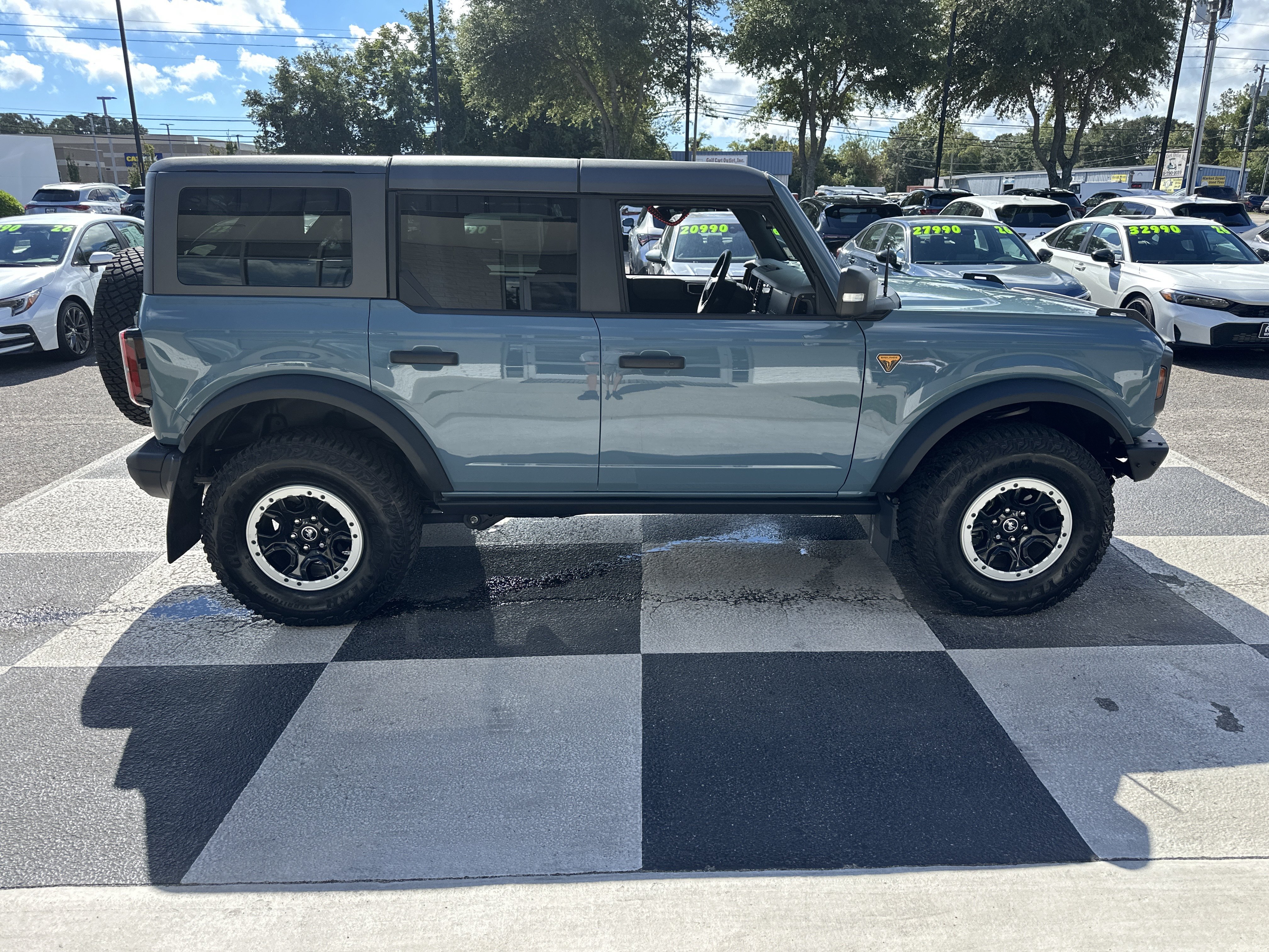 Used 2023 Ford Bronco Badlands AWD/4WD image 3