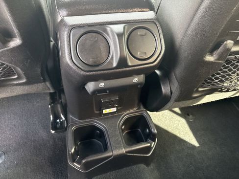 Used 2018 Jeep Wrangler Unlimited Rubicon AWD/4WD image 29