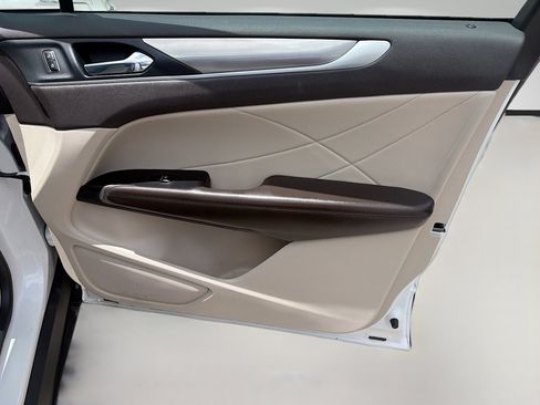 Used 2019 Lincoln MKC Premiere FWD image 33