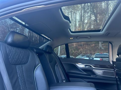 Used 2022 BMW 740i xDrive w/ Premium Package image 14