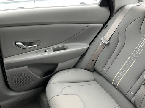 Used 2025 Hyundai Elantra SEL image 39