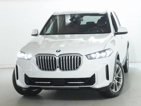 Certified 2024 BMW X5 xDrive40i w/ Parking Assistance Package AWD/4WD image 3