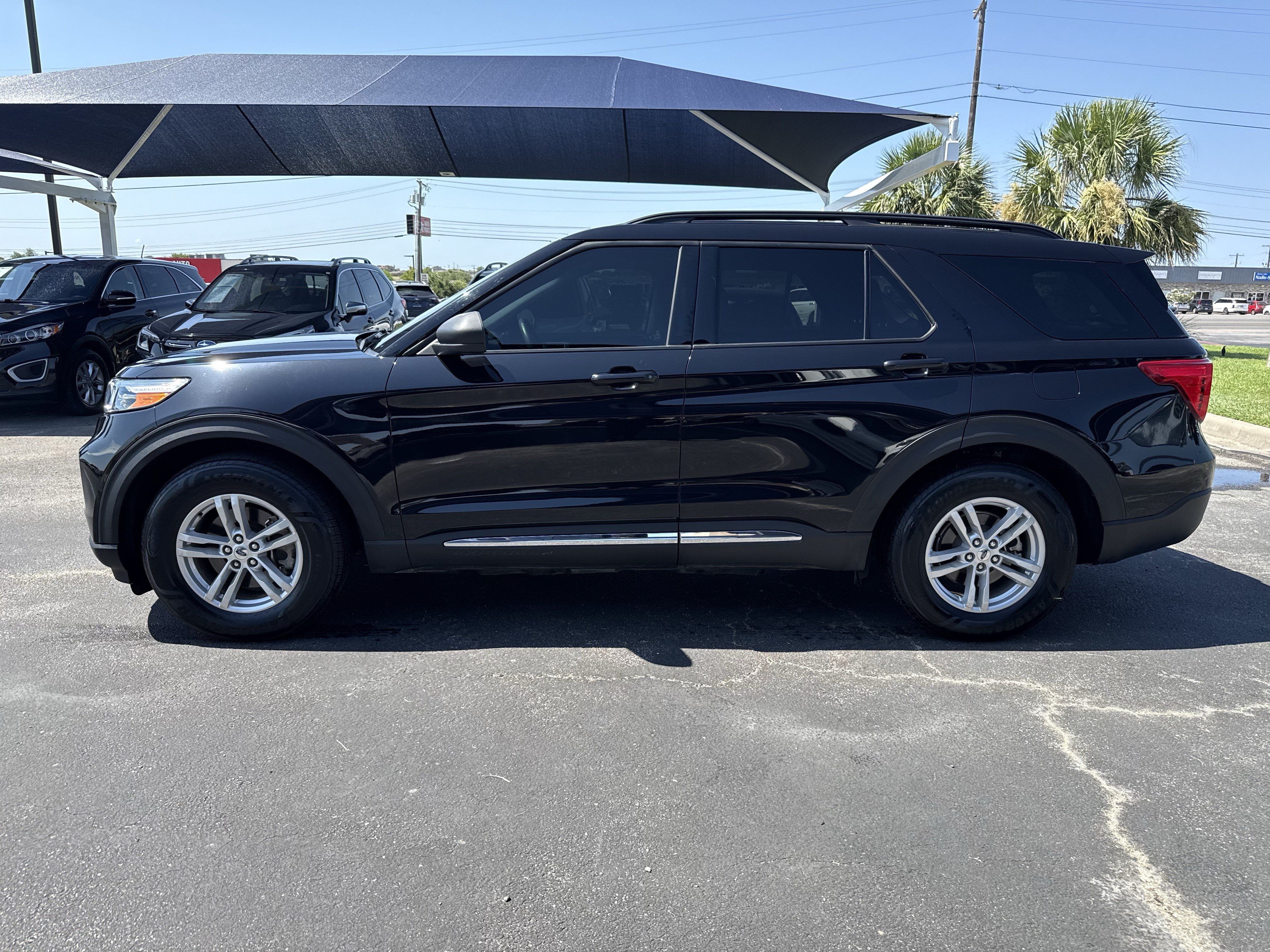 Used 2021 Ford Explorer XLT RWD image 4