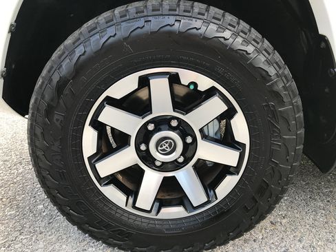 Used 2020 Toyota 4Runner TRD Off-Road image 9