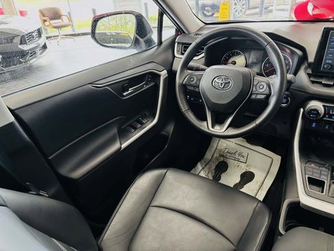 Used 2022 Toyota RAV4 XLE Premium AWD/4WD image 38