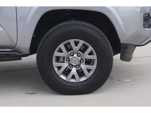 Certified 2016 Toyota Tacoma SR5 image 25