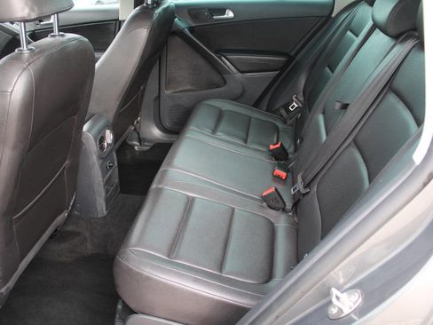 Used 2013 Volkswagen Tiguan SE image 8