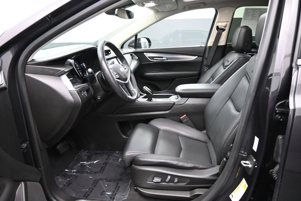 Used 2017 Cadillac XT5 Premium Luxury FWD image 17