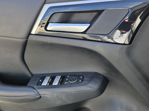 Used 2024 Mitsubishi Outlander SE image 32