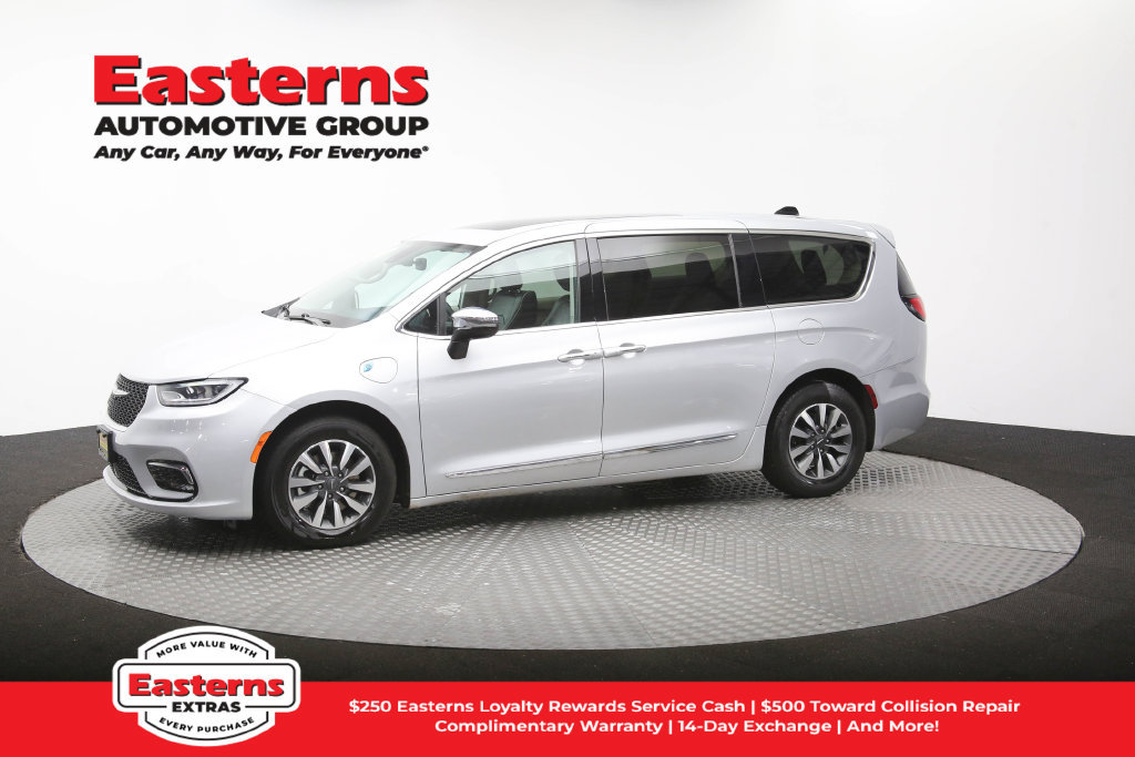 Used 2023 Chrysler Pacifica Limited FWD image 60