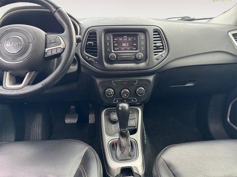 Used 2018 Jeep Compass Latitude w/ Cold Weather Group image 11