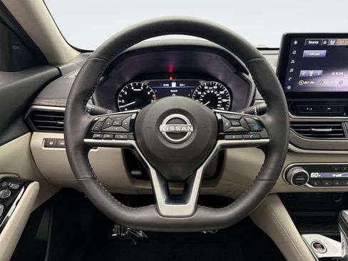 Used 2023 Nissan Altima 2.5 SL AWD/4WD image 12