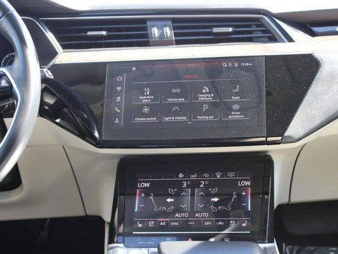 Used 2019 Audi e-tron Prestige image 16