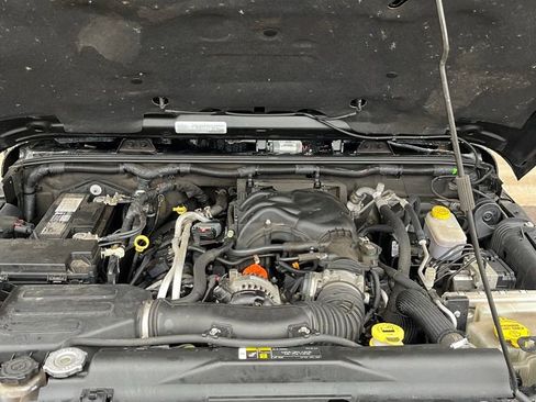 Used 2018 Jeep Wrangler Unlimited Sahara w/ Trailer Tow Group AWD/4WD image 4