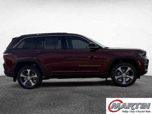 New 2025 Jeep Grand Cherokee Limited w/ MOPAR Finishing Package AWD/4WD image 6