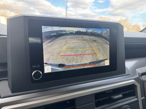 Used 2024 Toyota Tacoma TRD Off-Road w/ TRD Off Road Upgrade Package image 25