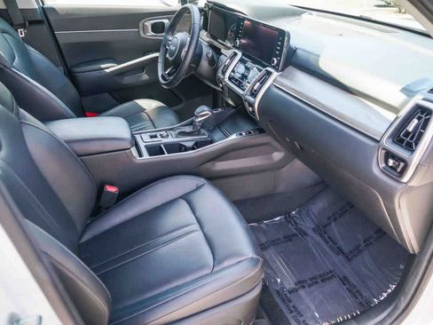 Certified 2023 Kia Sorento EX w/ Panoramic Sunroof Package FWD image 15
