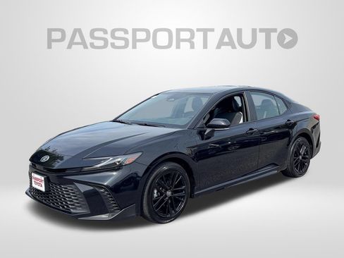 Used 2025 Toyota Camry SE w/ Convenience Package AWD/4WD image 1
