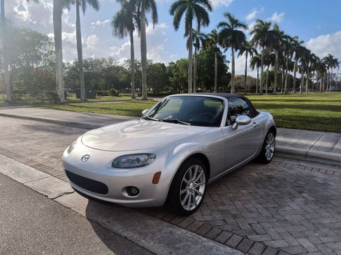 Used 2006 MAZDA MX-5 Miata Grand Touring RWD image 30