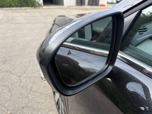 New 2025 Mitsubishi Outlander SE image 32