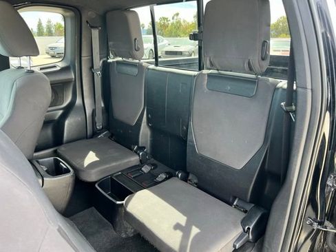 Used 2016 Toyota Tacoma TRD Sport w/ Towing Package image 17